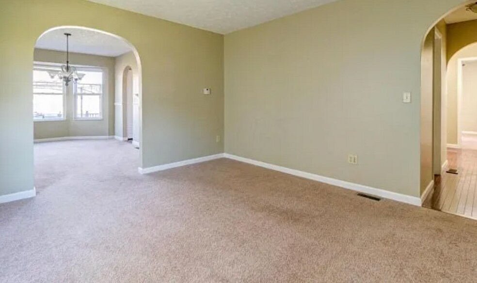 Building Photo - 500 Oak Village Dr