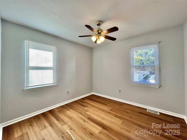 Building Photo - 1604 N Davidson St