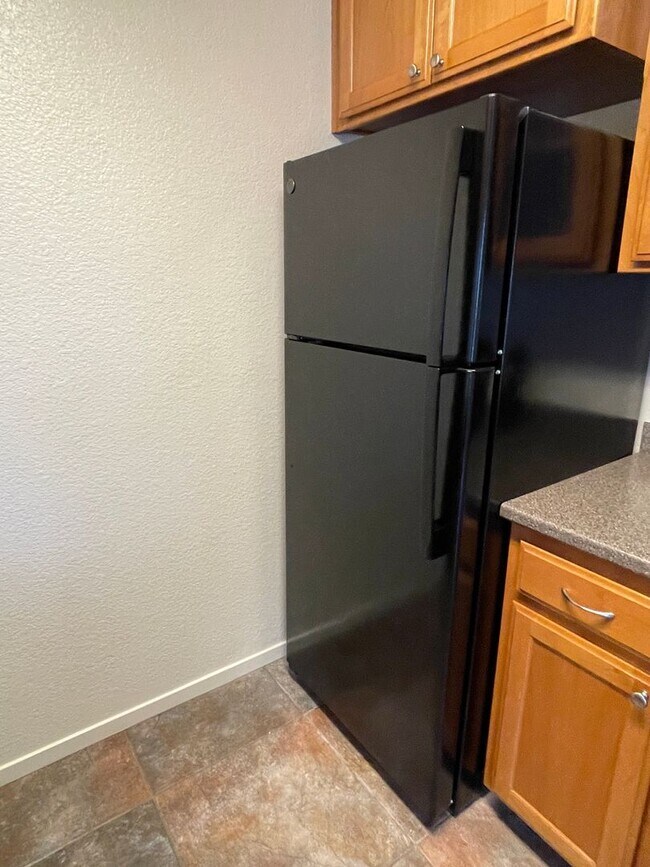 Building Photo - Chico 3 bed 2 bath Condo, Pool, Reserved Parking, upstair unit. newly refurbished