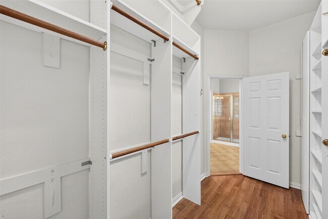 Building Photo - 8701 Mandevilla Dr