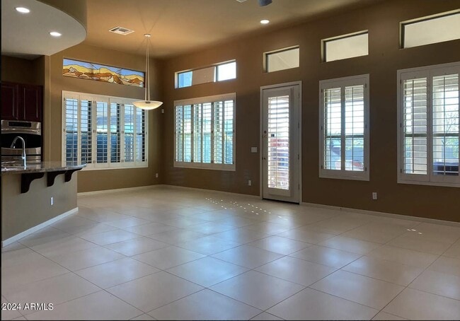 Building Photo - 1223 E Moss St