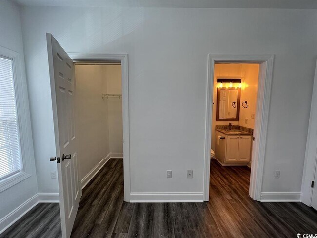 Building Photo - 2057 Silvercrest Dr