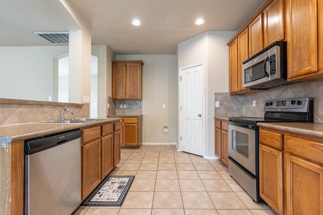 Building Photo - 906 Ashbury Bluff