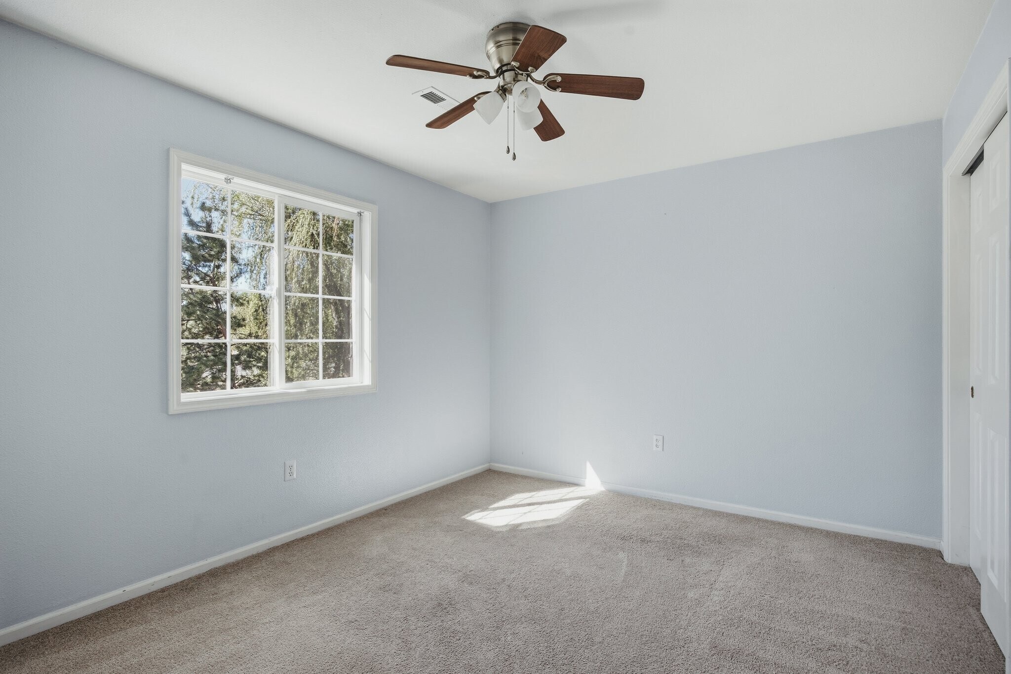 Building Photo - 2056 Calhoun Ct
