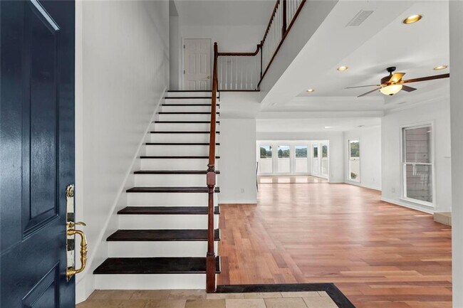 Building Photo - 1695 Spinnaker Dr