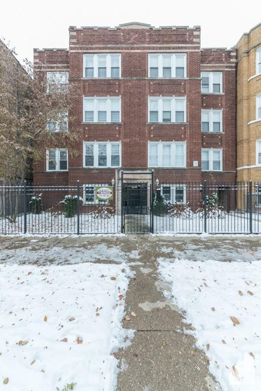 Building Photo - 3 bedroom in Chicago IL 60625