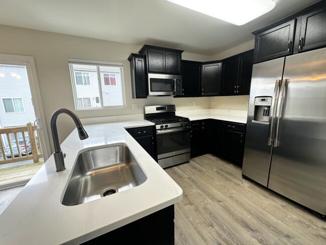 Building Photo - 1665 Ruby Dr