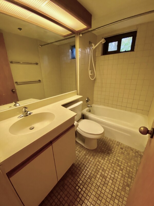 Building Photo - 5333 Likini St