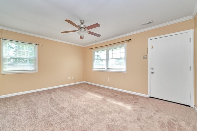 Building Photo - 3 Bedroom ranch in Hampton VA!