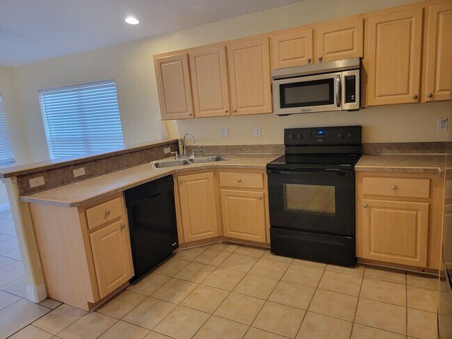 Building Photo - AVAILABLE IMMEDIATELY! Port Orange 3/2 Spr...