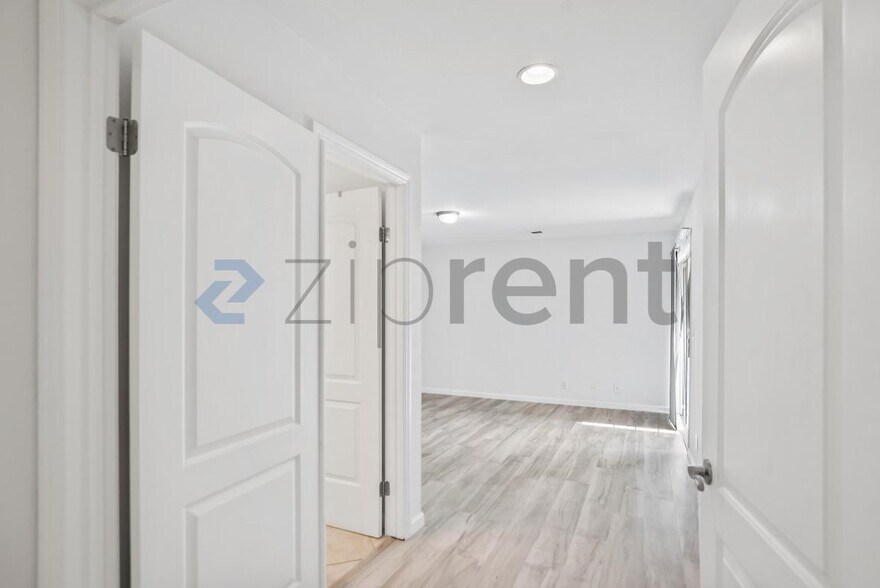 Building Photo - 1400 Arkell Rd