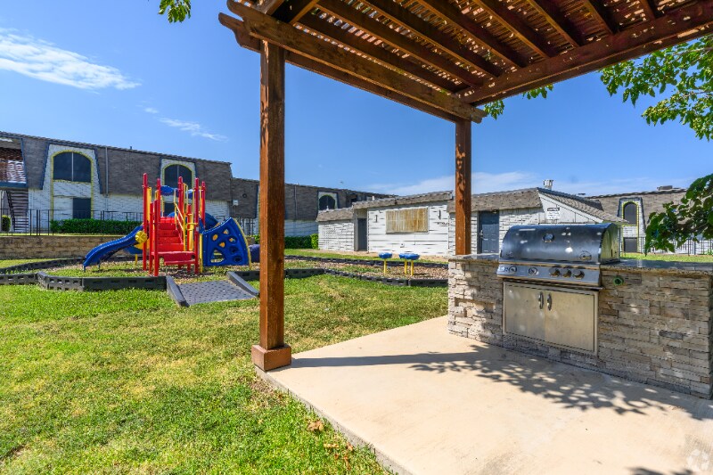 Building Photo - 3101 E Park Row Dr