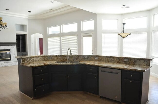 Building Photo - Spacious Riverlakes Golf Course Home with Pool, Spa & 3-Car Garage