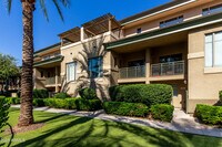 Building Photo - 815 E Rose Ln