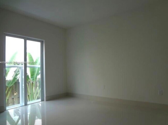 Building Photo - 6891 Bay Dr