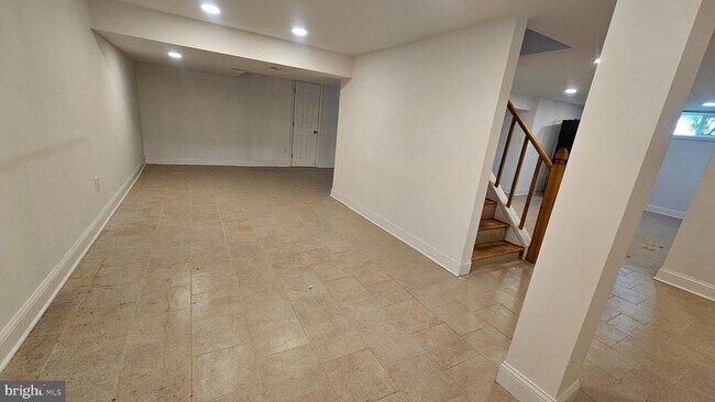 Building Photo - 328 Rees Dr