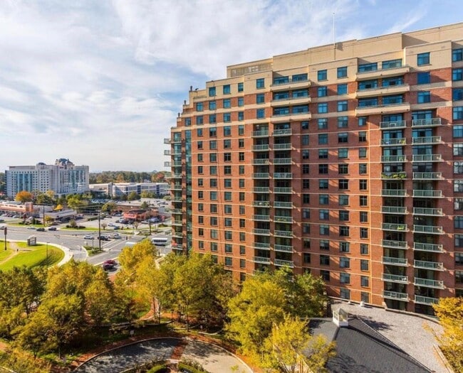 Building Photo - Luxury 2BD/2BA in The Gallery - Across from PIKE & ROSE + White Flint Metro