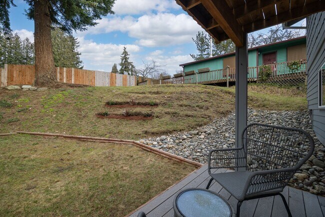 Building Photo - FALL SPECIAL - 1/2 1st month's rent - Styl...