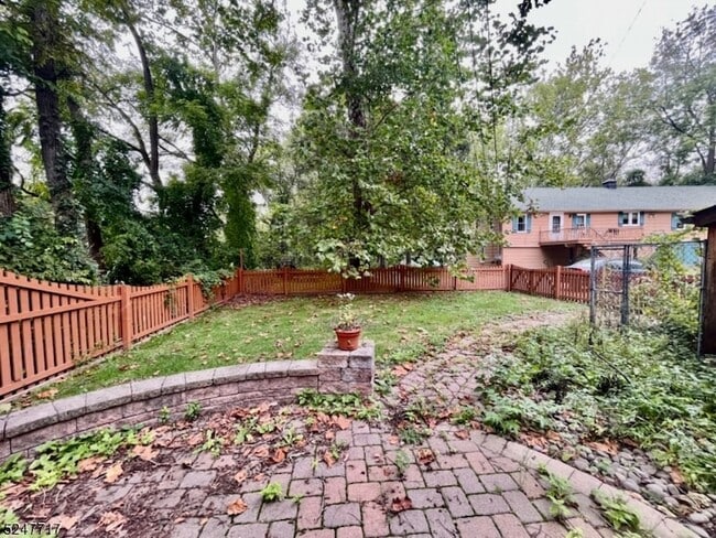 Building Photo - 35 Stillwater Rd