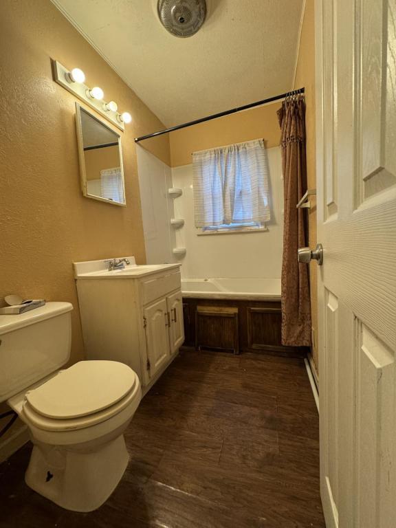 Building Photo - 2328 E Manchester St