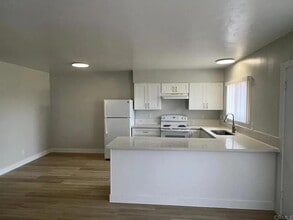 Building Photo - 265 Woodlawn Ave