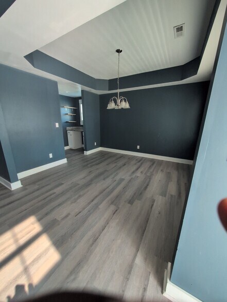 Building Photo - 1505 Delevan St