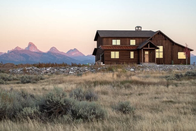 Building Photo - 2406 Tamarack Trail