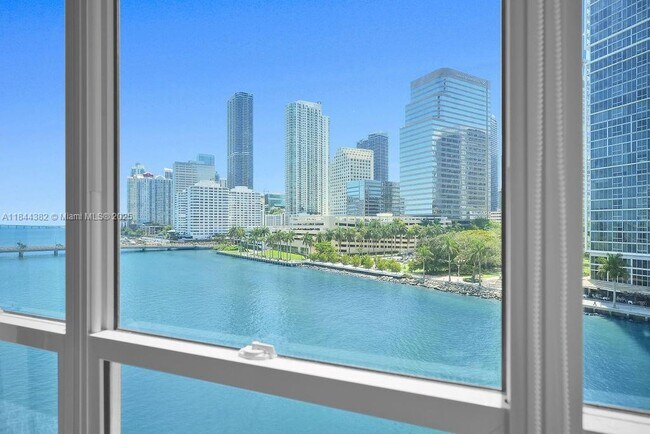 Building Photo - 801 Brickell Key Blvd