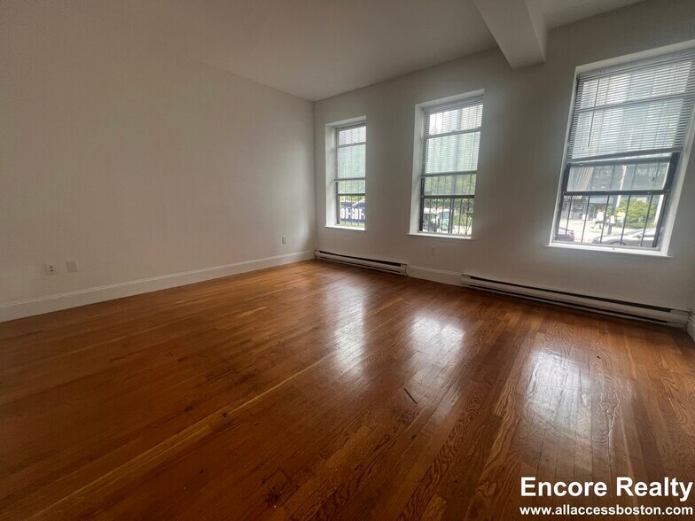 Building Photo - 484 Columbus Ave