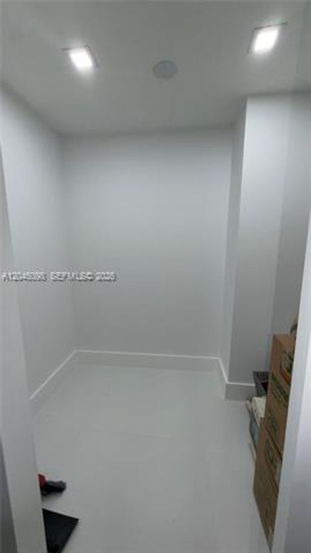 Building Photo - 2333 Brickell Ave