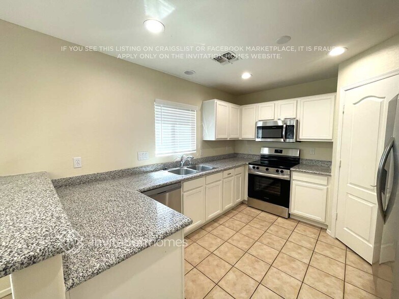 Building Photo - 17831 W Ventura St
