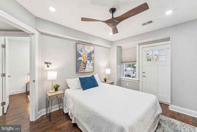 Building Photo - 718 Jackson St NE