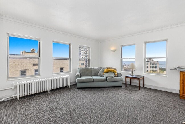 Building Photo - 1028 E Juneau Ave