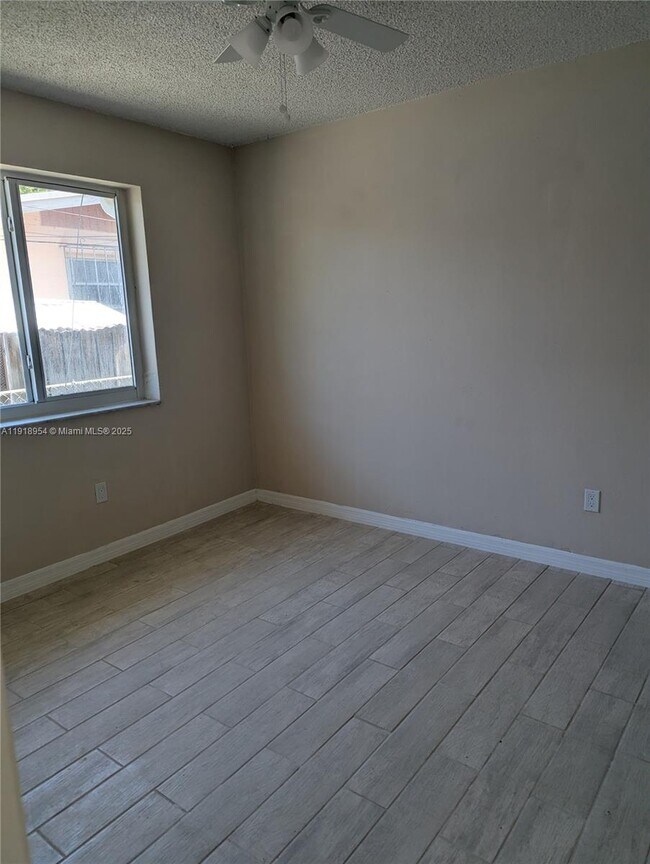 Building Photo - 1908 NW 17th St