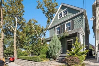 Building Photo - 76 Condict St