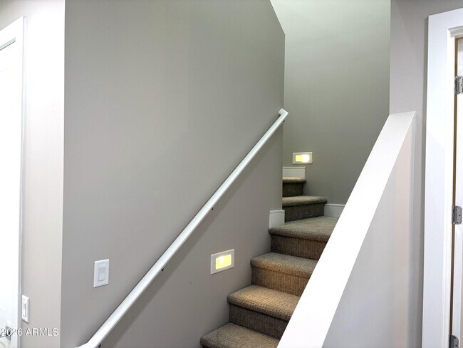 Building Photo - 1021 E Pasadena Ave