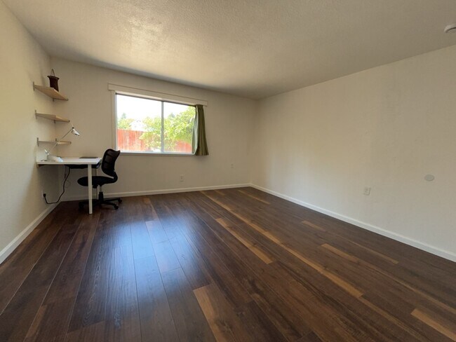 Building Photo - 4 Bedroom 2 bathroom home in Mace Ranch Davis