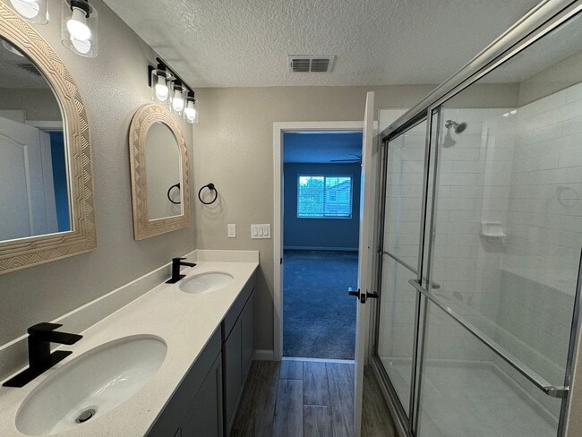 Building Photo - 3 BD/2.5 BA Home, Modern Elegance Meets Ev...