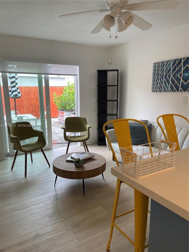 Building Photo - 1560 NE 145th St