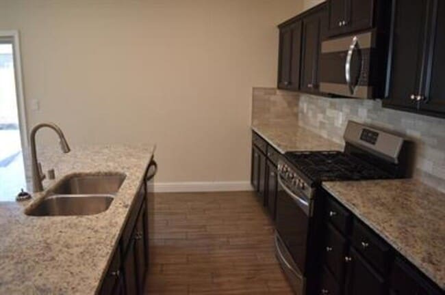 Building Photo - 2430 Quesada Dr