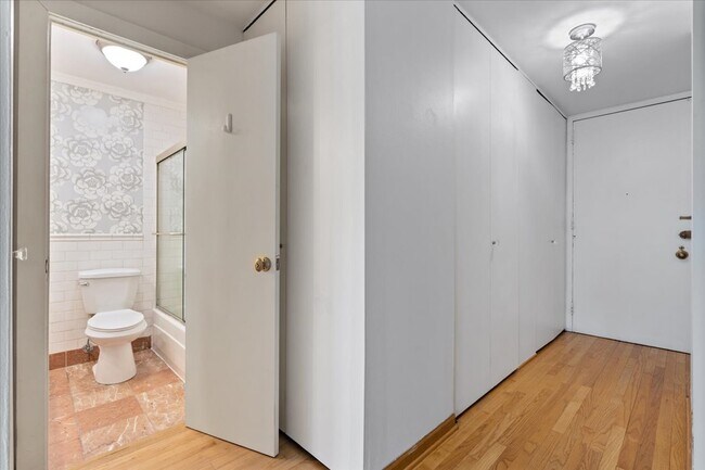 Building Photo - 1 E Scott St