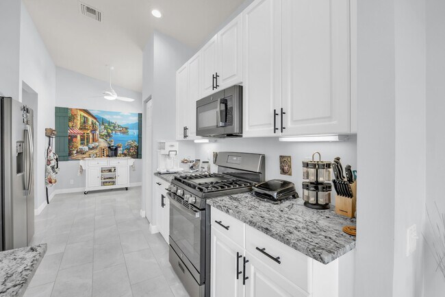 Building Photo - 309 NW Toscane Tr