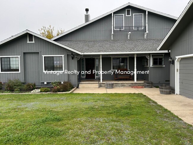 Building Photo - Available Soon!! Extra Big 5 Bedroom Country Home That You Have To See!!!