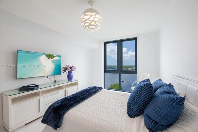 Building Photo - 17111 Biscayne Blvd