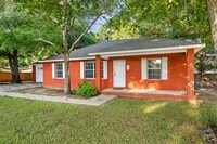 Building Photo - Crestview Charmer Available JUNE 2026!