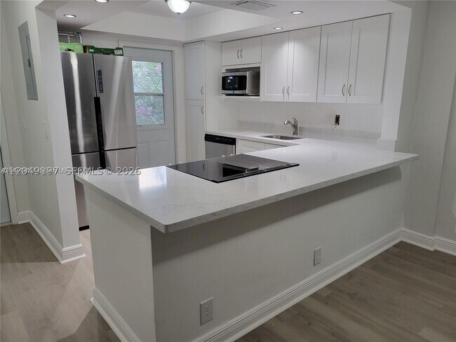 Building Photo - 1333 E Hallandale Beach Blvd