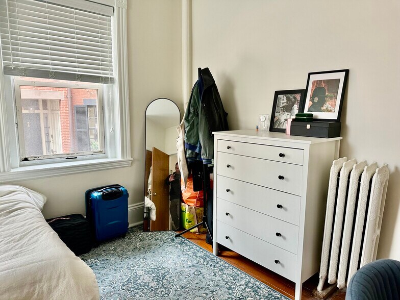 Building Photo - 108 Myrtle St