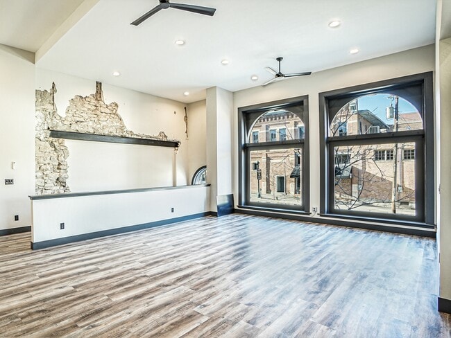 Building Photo - 120 W 9th St
