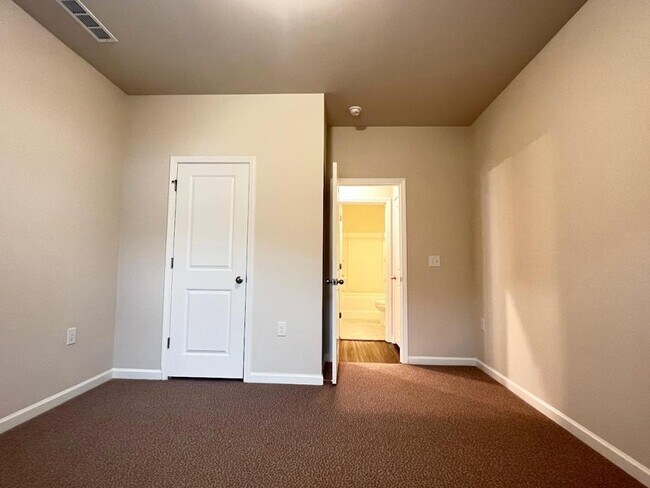 Building Photo - 5 Bedroom Single Family for Sale close to ...