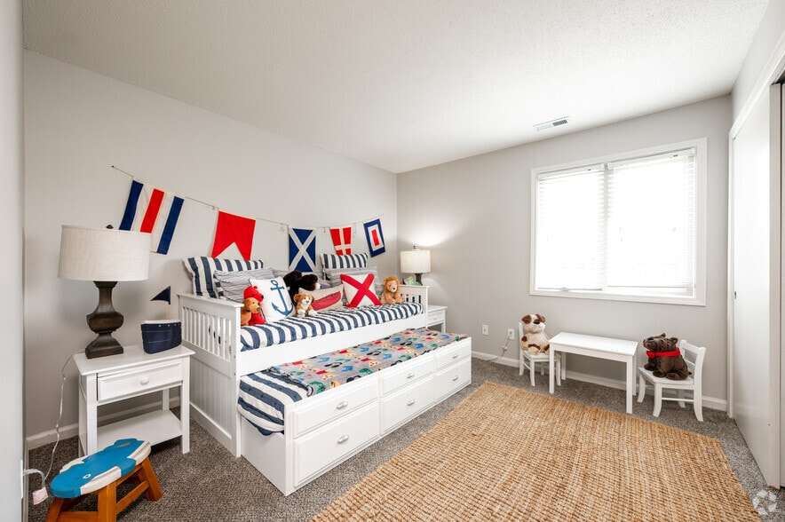 2BR, 2BA - 1,069SF - Second Bedroom - Northlake Village